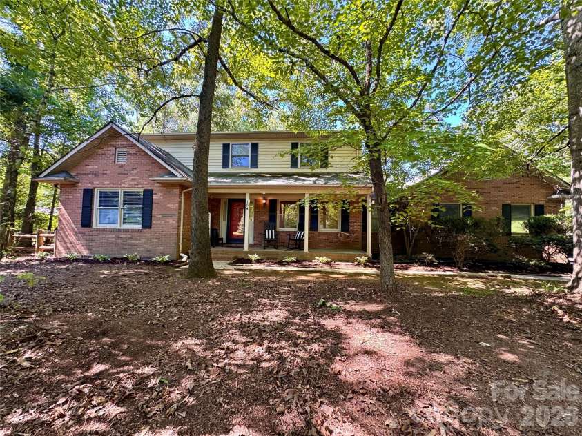 196 Flint Ridge Drive, Concord, NC 28025.  MLS# CAR4389532, YatesRealty ID 31397. 196 Flint Ridge Drive