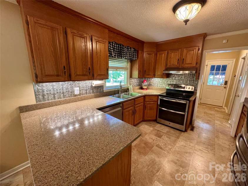 196 Flint Ridge Drive, Concord, NC 28025.  MLS# CAR4389532, YatesRealty ID 31397. 