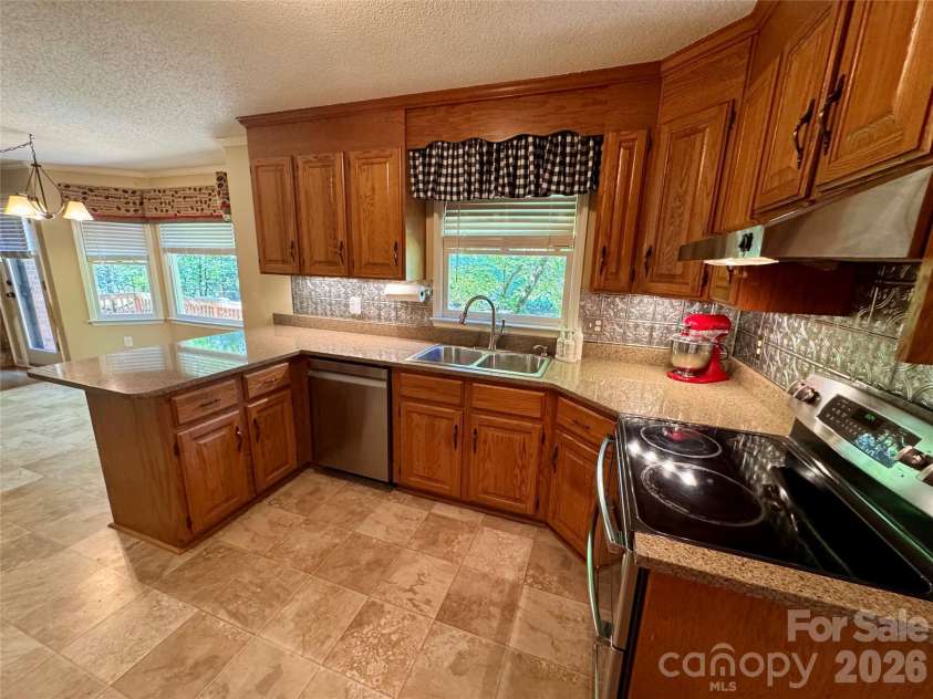 196 Flint Ridge Drive, Concord, NC 28025.  MLS# CAR4389532, YatesRealty ID 31397. 