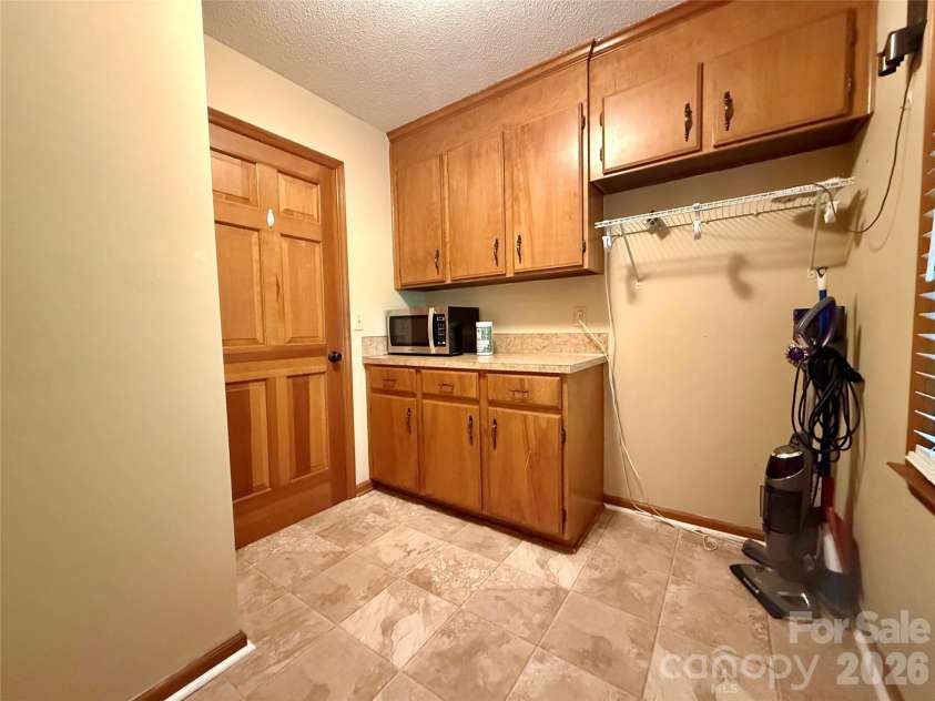 196 Flint Ridge Drive, Concord, NC 28025.  MLS# CAR4389532, YatesRealty ID 31397. Laundry
