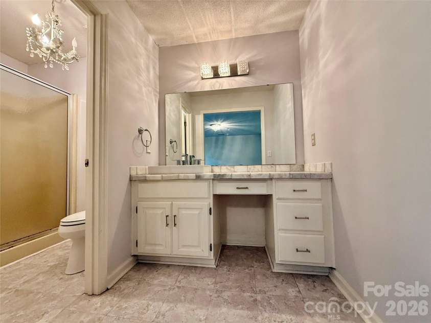 196 Flint Ridge Drive, Concord, NC 28025.  MLS# CAR4389532, YatesRealty ID 31397. Primary Bath