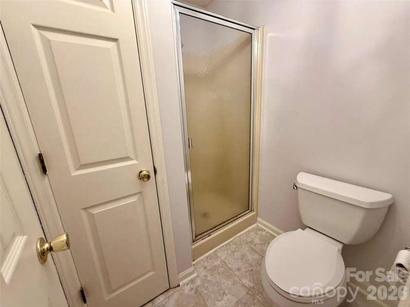 196 Flint Ridge Drive, Concord, NC 28025.  MLS# CAR4389532, YatesRealty ID 31397. Primary Bath