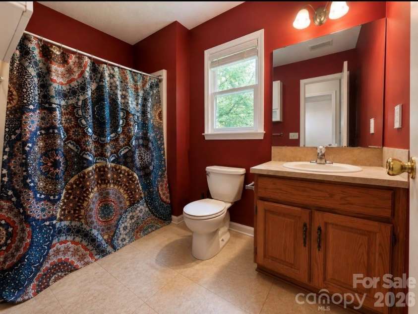 196 Flint Ridge Drive, Concord, NC 28025.  MLS# CAR4389532, YatesRealty ID 31397. Upstairs Hall Bath