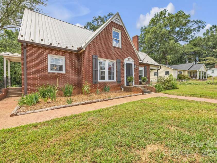 103 7th Street, Taylorsville, NC 28681.  MLS# CAR4285749, YatesRealty ID 31398. 
