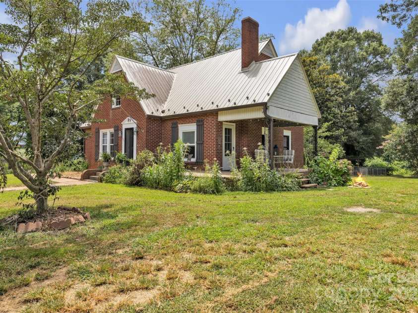 103 7th Street, Taylorsville, NC 28681.  MLS# CAR4285749, YatesRealty ID 31398. 