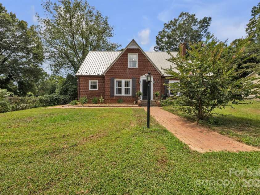 103 7th Street, Taylorsville, NC 28681.  MLS# CAR4285749, YatesRealty ID 31398. Welcome home