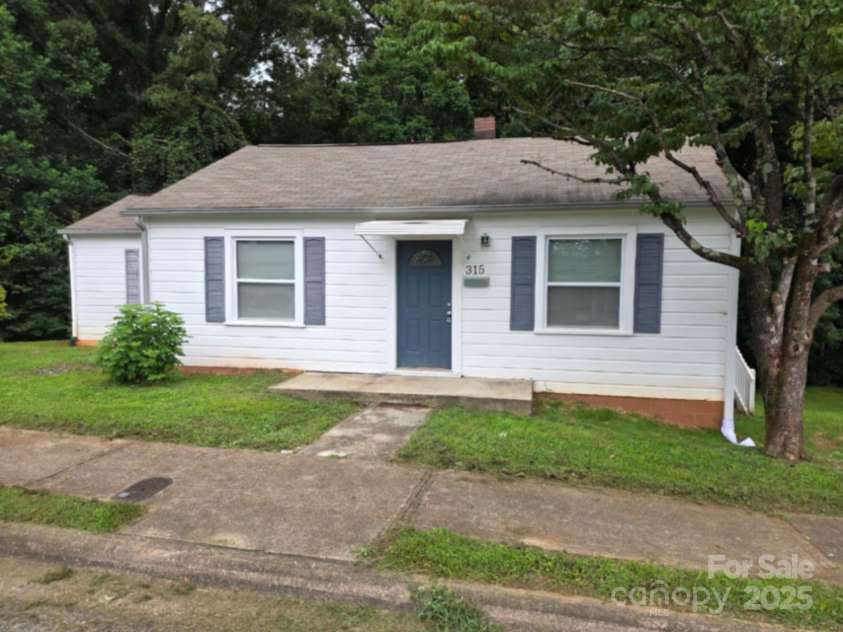 315 Spruce Street, Lenoir, NC 28645.  MLS# CAR4289283, YatesRealty ID 31399. 