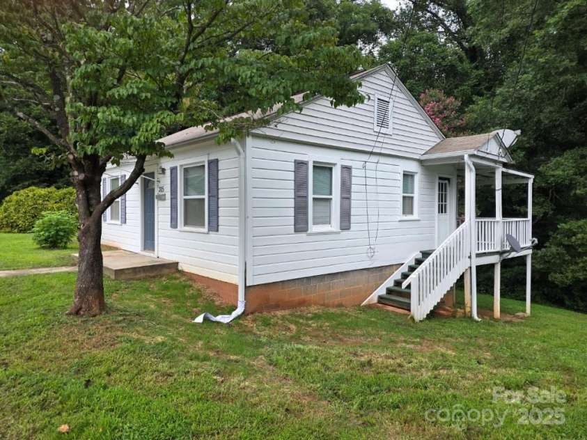 315 Spruce Street, Lenoir, NC 28645.  MLS# CAR4289283, YatesRealty ID 31399. 
