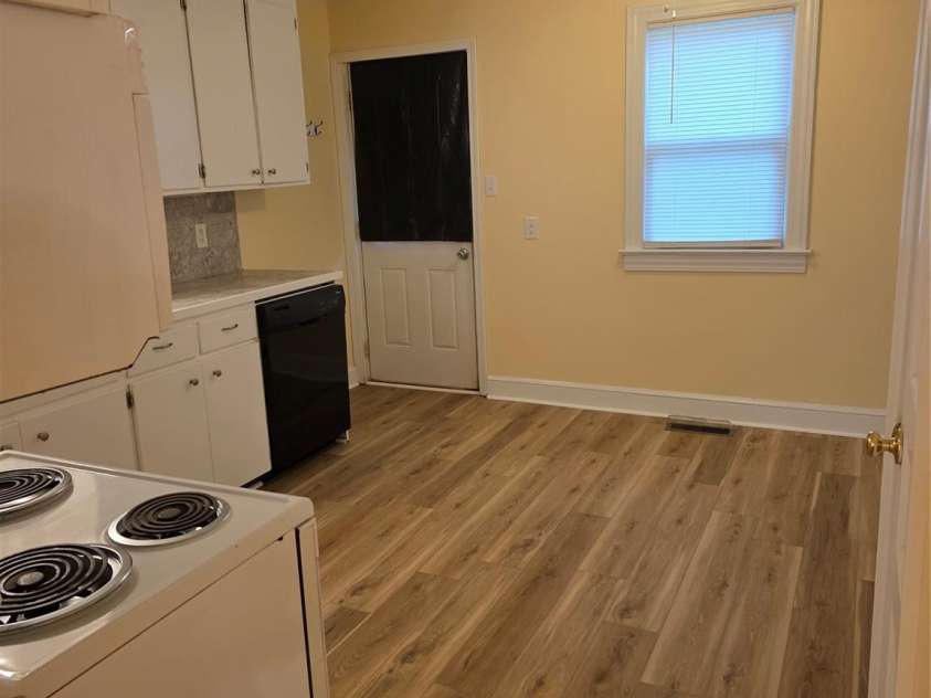 315 Spruce Street, Lenoir, NC 28645.  MLS# CAR4289283, YatesRealty ID 31399. 