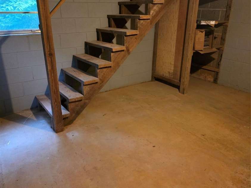 315 Spruce Street, Lenoir, NC 28645.  MLS# CAR4289283, YatesRealty ID 31399. 