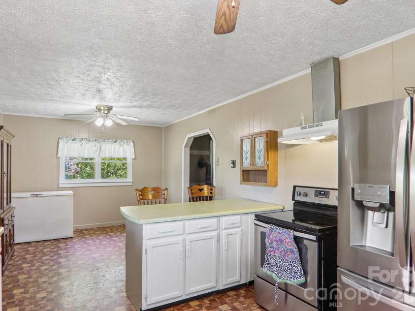 414 Skyline Drive, Canton, NC 28716.  MLS# CAR4394964, YatesRealty ID 31399. 
