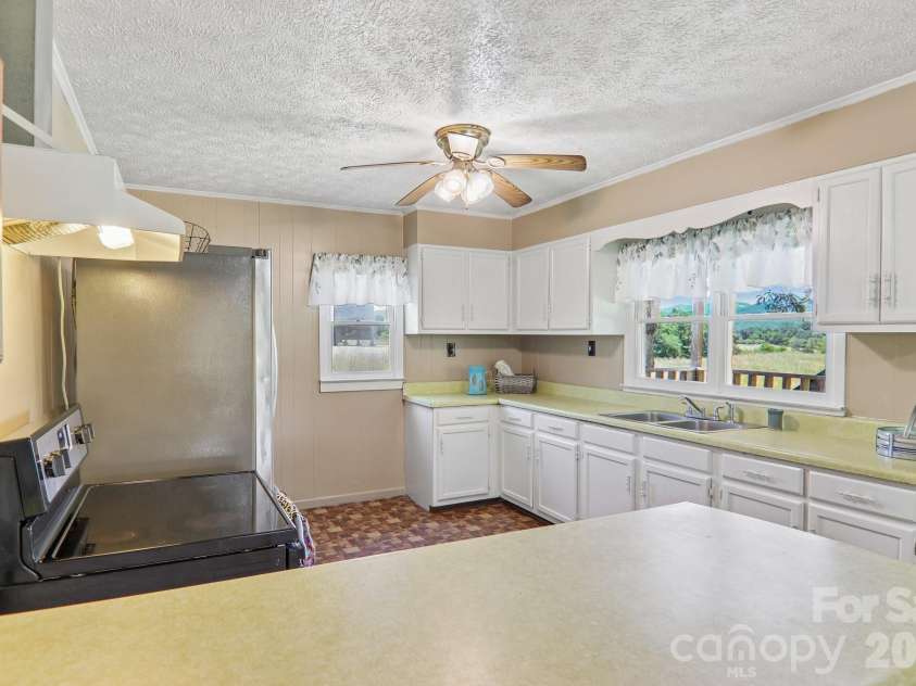 414 Skyline Drive, Canton, NC 28716.  MLS# CAR4394964, YatesRealty ID 31399. 