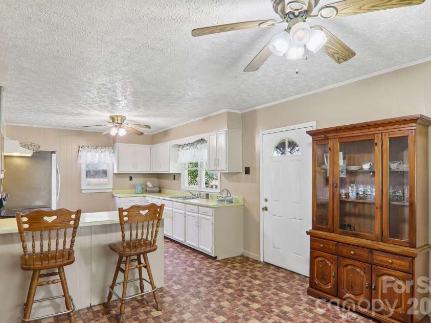 414 Skyline Drive, Canton, NC 28716.  MLS# CAR4394964, YatesRealty ID 31399. 