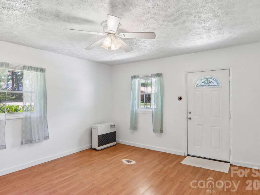 414 Skyline Drive, Canton, NC 28716.  MLS# CAR4394964, YatesRealty ID 31399. 