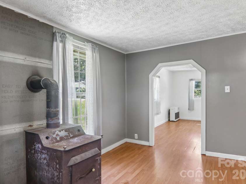 414 Skyline Drive, Canton, NC 28716.  MLS# CAR4394964, YatesRealty ID 31399. 