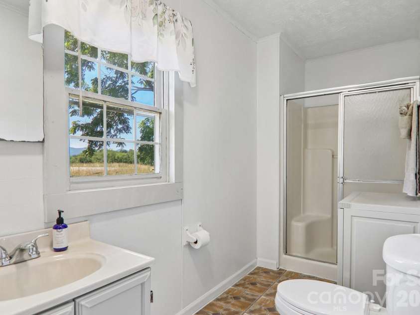 414 Skyline Drive, Canton, NC 28716.  MLS# CAR4394964, YatesRealty ID 31399. 