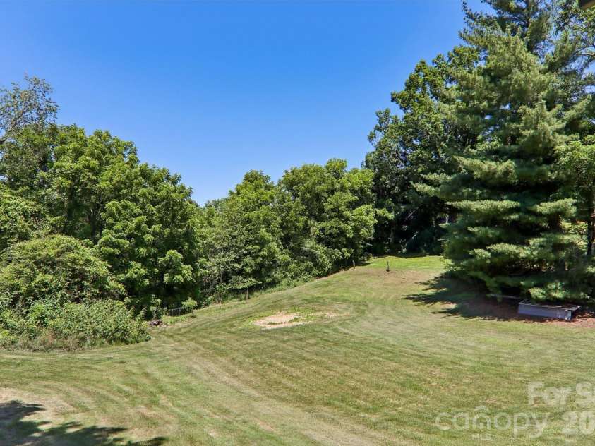 414 Skyline Drive, Canton, NC 28716.  MLS# CAR4394964, YatesRealty ID 31399. 
