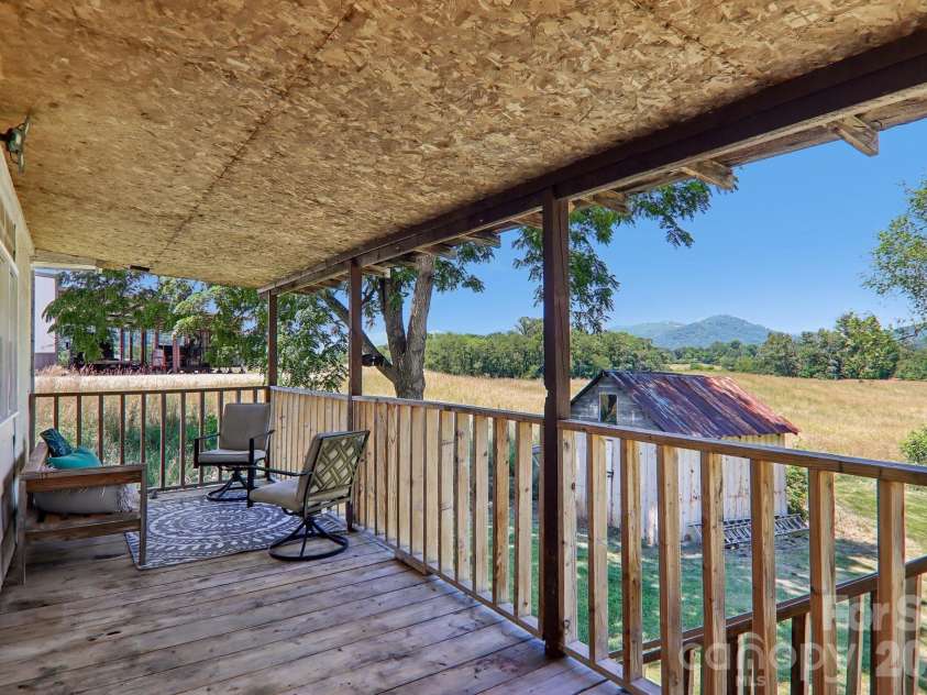 414 Skyline Drive, Canton, NC 28716.  MLS# CAR4394964, YatesRealty ID 31399. 