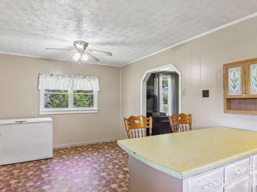 414 Skyline Drive, Canton, NC 28716.  MLS# CAR4394964, YatesRealty ID 31399. Large kitchen with dining space