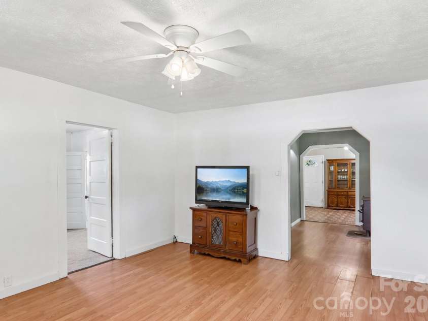 414 Skyline Drive, Canton, NC 28716.  MLS# CAR4394964, YatesRealty ID 31399. Living room