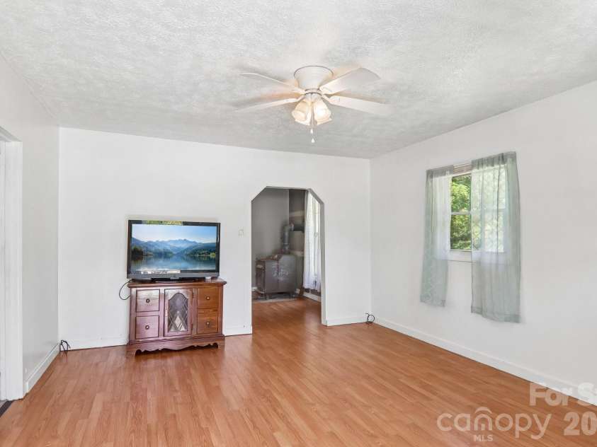 414 Skyline Drive, Canton, NC 28716.  MLS# CAR4394964, YatesRealty ID 31399. Living room