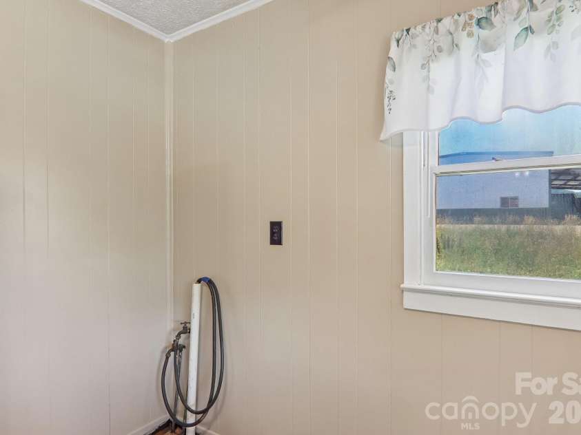 414 Skyline Drive, Canton, NC 28716.  MLS# CAR4394964, YatesRealty ID 31399. W?D hookups in kitchen