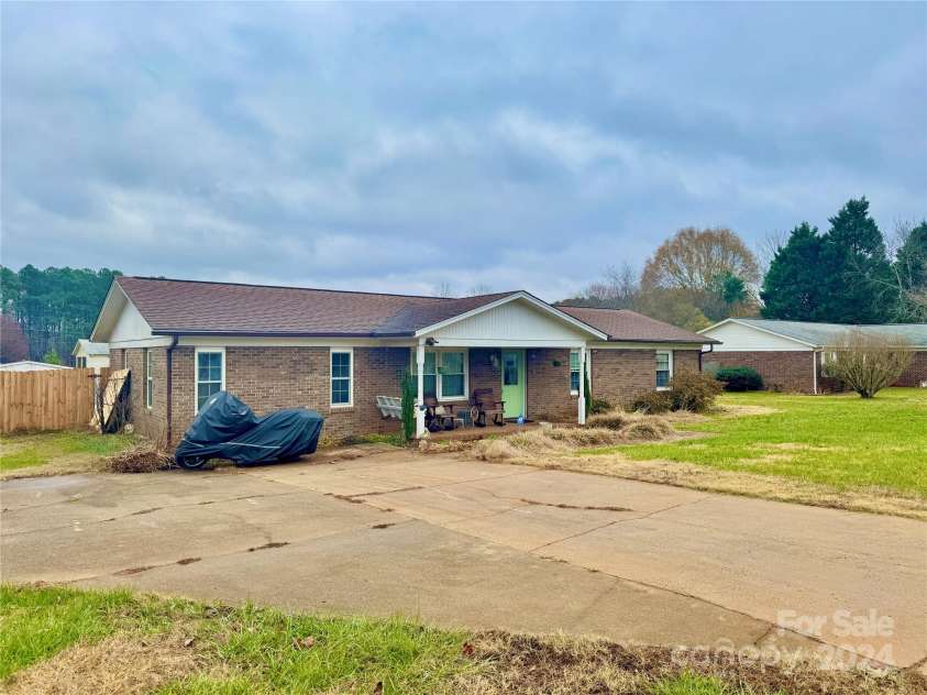 2034 Whitegate Lane, Newton, NC 28658.  MLS# CAR4205762, YatesRealty ID 314. 