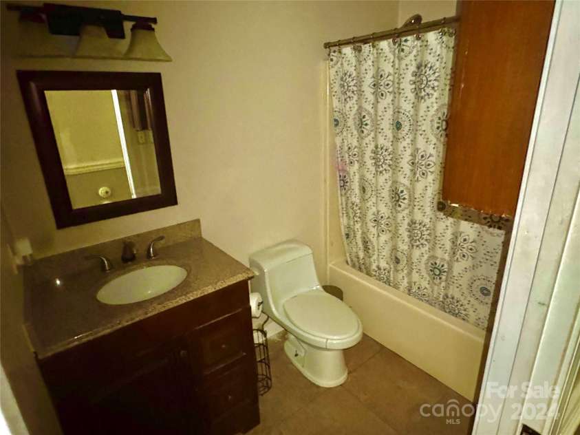 2034 Whitegate Lane, Newton, NC 28658.  MLS# CAR4205762, YatesRealty ID 314. Hall Bathroom