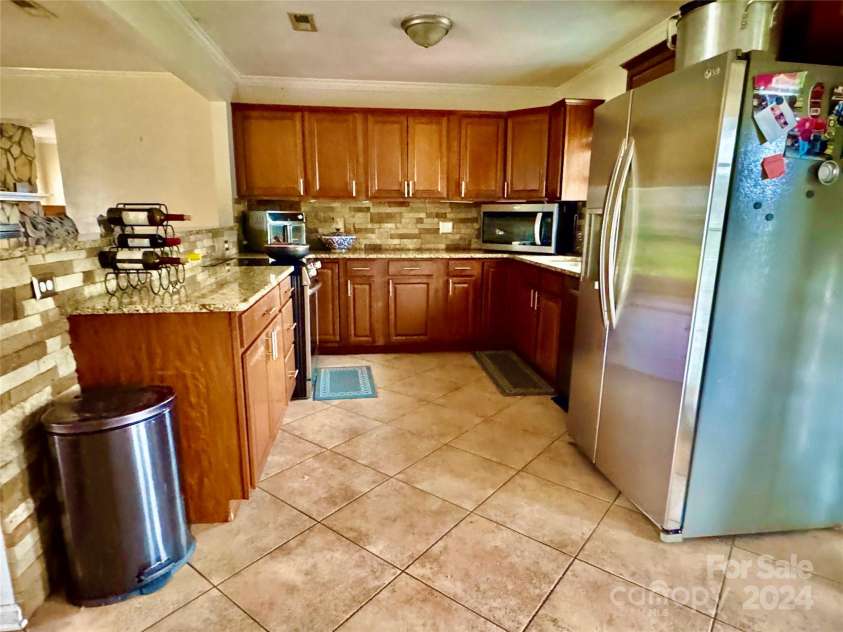 2034 Whitegate Lane, Newton, NC 28658.  MLS# CAR4205762, YatesRealty ID 314. Kitchen