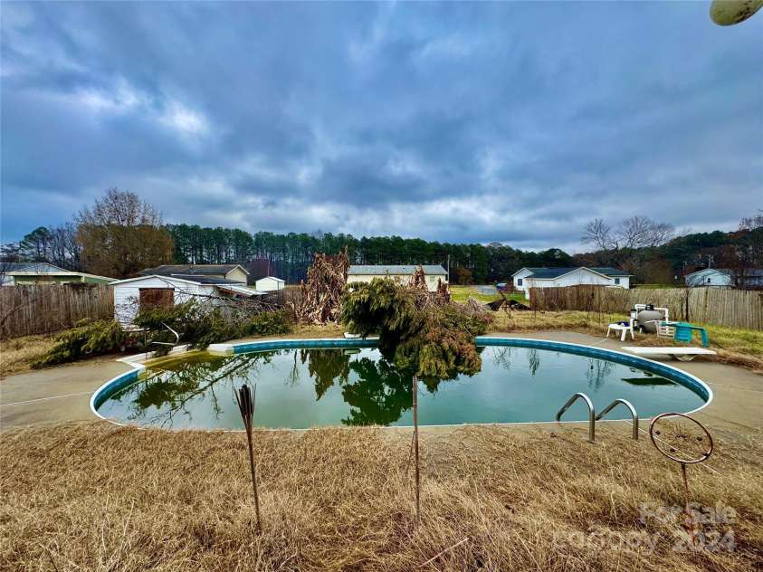 2034 Whitegate Lane, Newton, NC 28658.  MLS# CAR4205762, YatesRealty ID 314. Pool