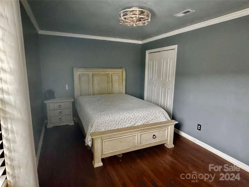 2034 Whitegate Lane, Newton, NC 28658.  MLS# CAR4205762, YatesRealty ID 314. Primary Bedroom