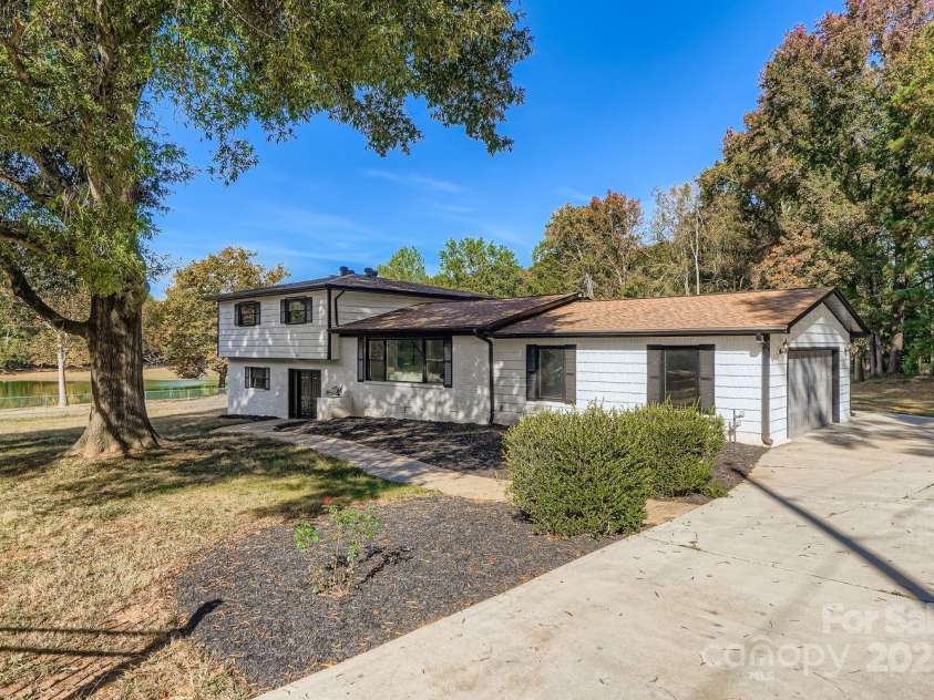 6210 Cora Street, Charlotte, NC 28216.  MLS# CAR4314569, YatesRealty ID 314. 