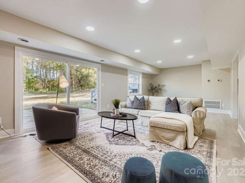 6210 Cora Street, Charlotte, NC 28216.  MLS# CAR4314569, YatesRealty ID 314. Family room