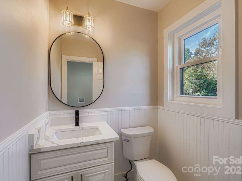 6210 Cora Street, Charlotte, NC 28216.  MLS# CAR4314569, YatesRealty ID 314. Half Bathroom 