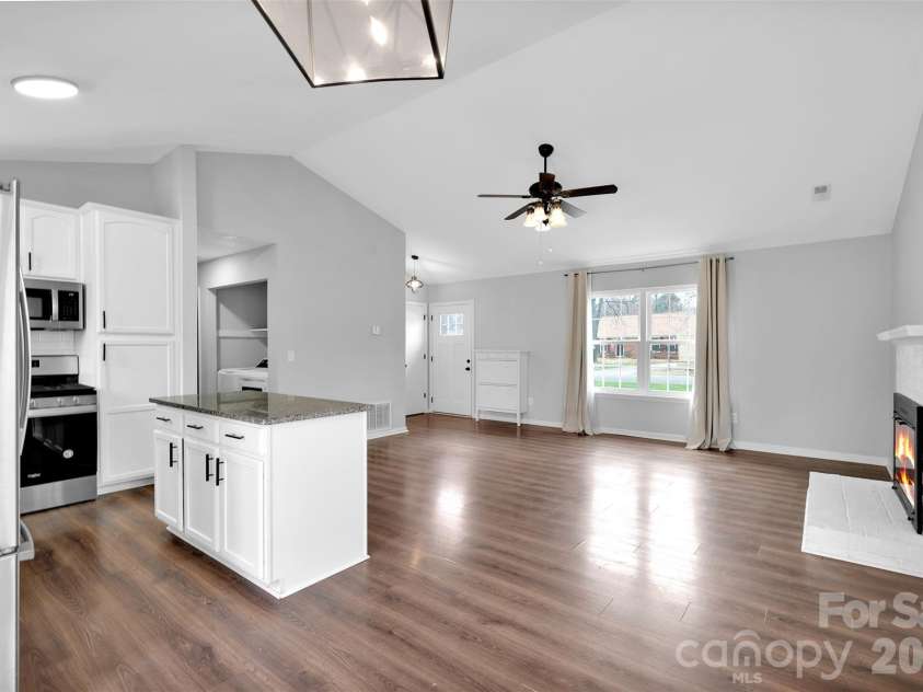 6724 Woodwedge Drive, Charlotte, NC 28227.  MLS# CAR4352052, YatesRealty ID 3140. 