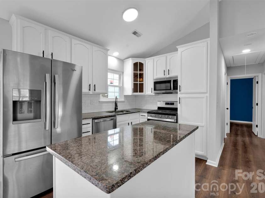 6724 Woodwedge Drive, Charlotte, NC 28227.  MLS# CAR4352052, YatesRealty ID 3140. 