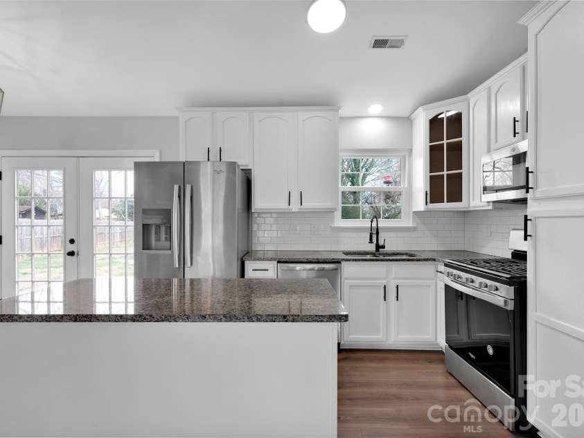 6724 Woodwedge Drive, Charlotte, NC 28227.  MLS# CAR4352052, YatesRealty ID 3140. 