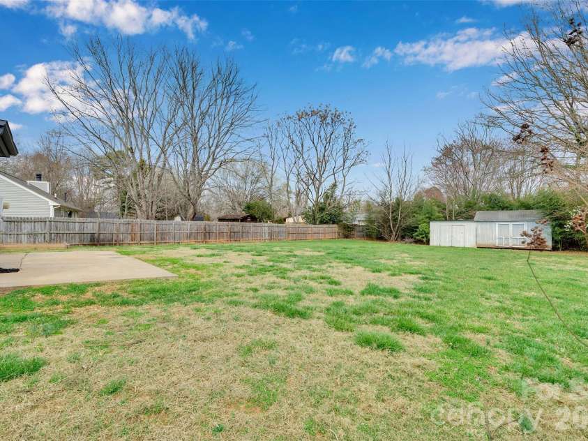 6724 Woodwedge Drive, Charlotte, NC 28227.  MLS# CAR4352052, YatesRealty ID 3140. 