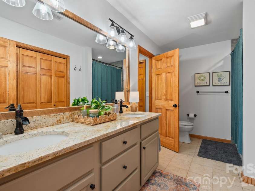 359 Saddlebrook Lane, Clyde, NC 28721.  MLS# CAR4393520, YatesRealty ID 31400. Downstairs Full Bath