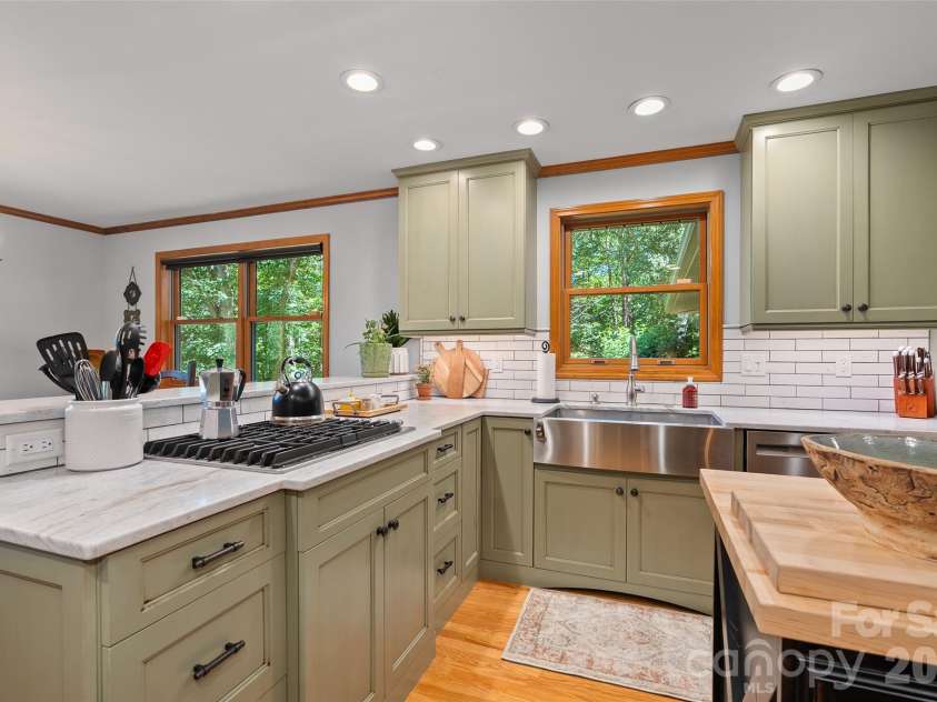 359 Saddlebrook Lane, Clyde, NC 28721.  MLS# CAR4393520, YatesRealty ID 31400. Kitchen