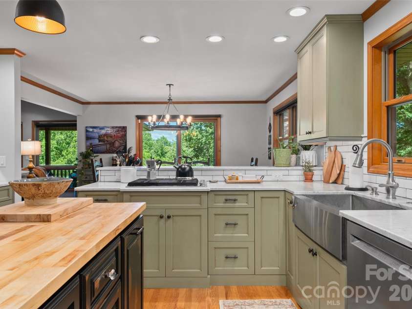 359 Saddlebrook Lane, Clyde, NC 28721.  MLS# CAR4393520, YatesRealty ID 31400. Kitchen