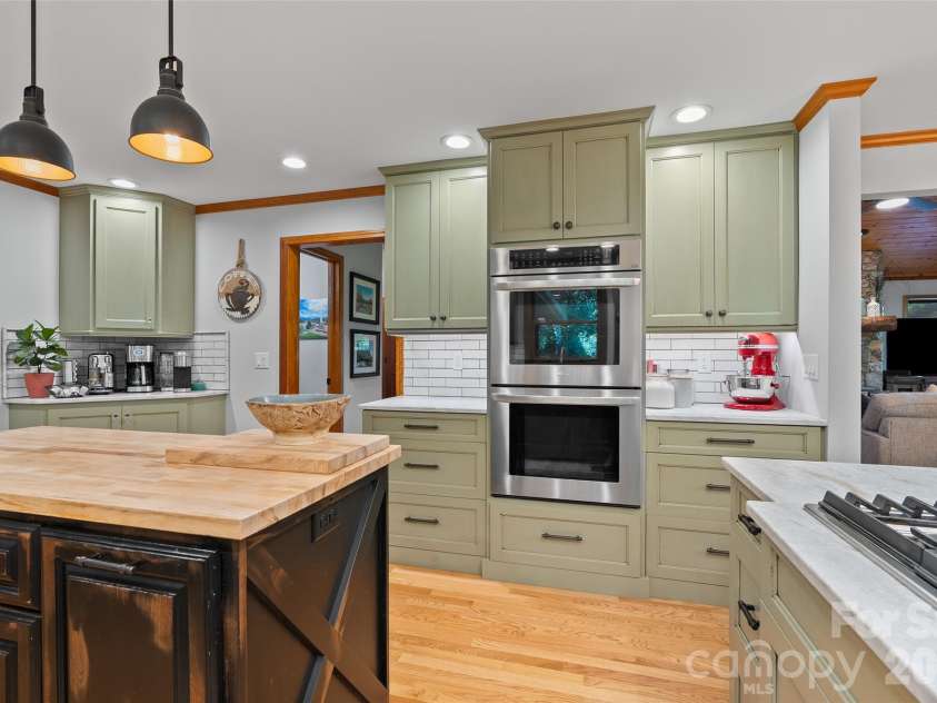 359 Saddlebrook Lane, Clyde, NC 28721.  MLS# CAR4393520, YatesRealty ID 31400. Kitchen