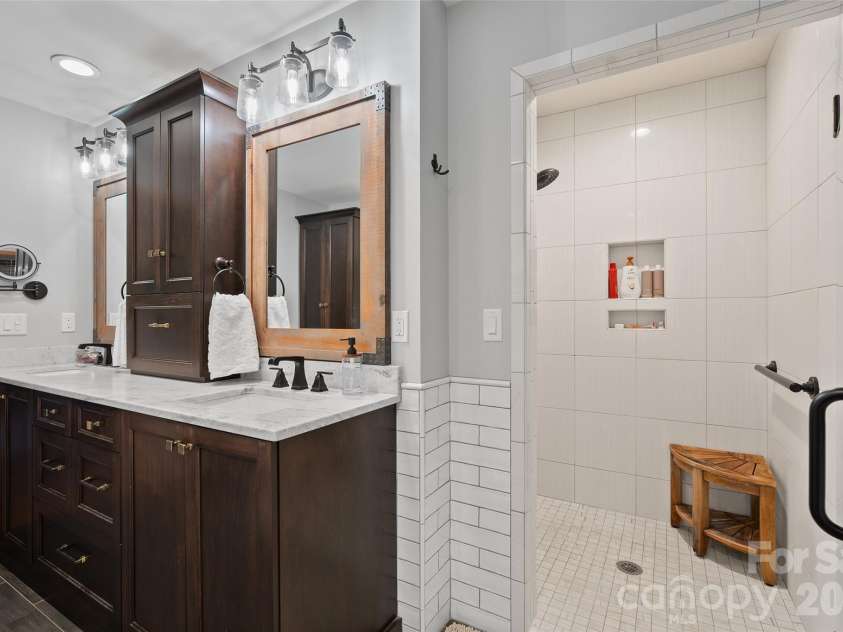 359 Saddlebrook Lane, Clyde, NC 28721.  MLS# CAR4393520, YatesRealty ID 31400. Primary Bath