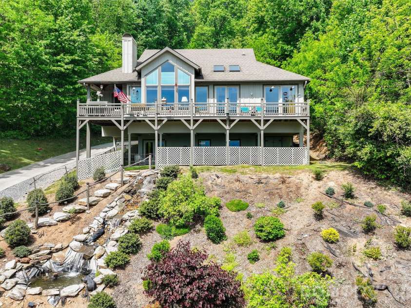 266 Hawks Crest Drive, Waynesville, NC 28786.  MLS# CAR4379016, YatesRealty ID 31401. 