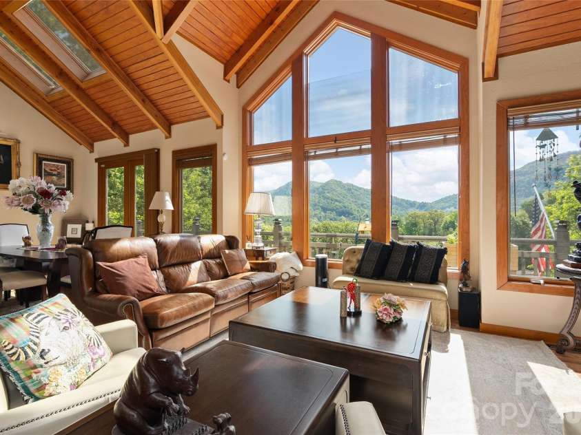 266 Hawks Crest Drive, Waynesville, NC 28786.  MLS# CAR4379016, YatesRealty ID 31401. 