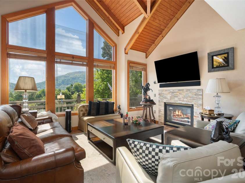 266 Hawks Crest Drive, Waynesville, NC 28786.  MLS# CAR4379016, YatesRealty ID 31401. 