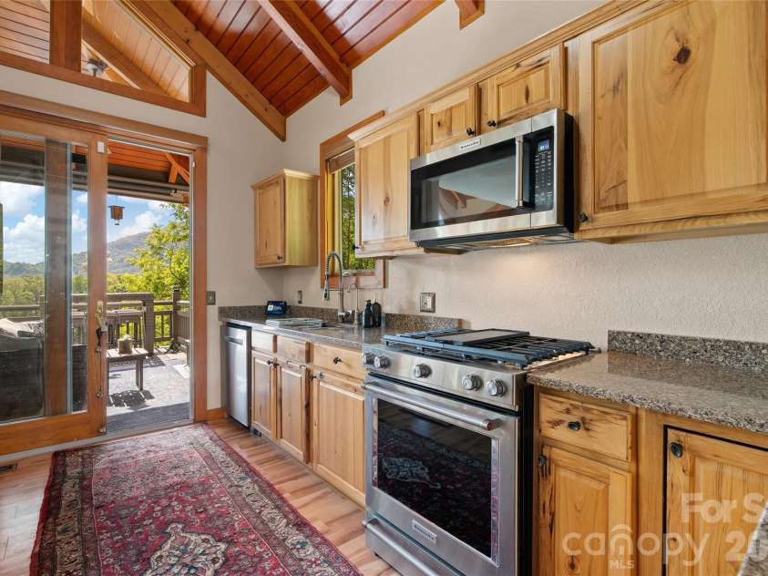 266 Hawks Crest Drive, Waynesville, NC 28786.  MLS# CAR4379016, YatesRealty ID 31401. 