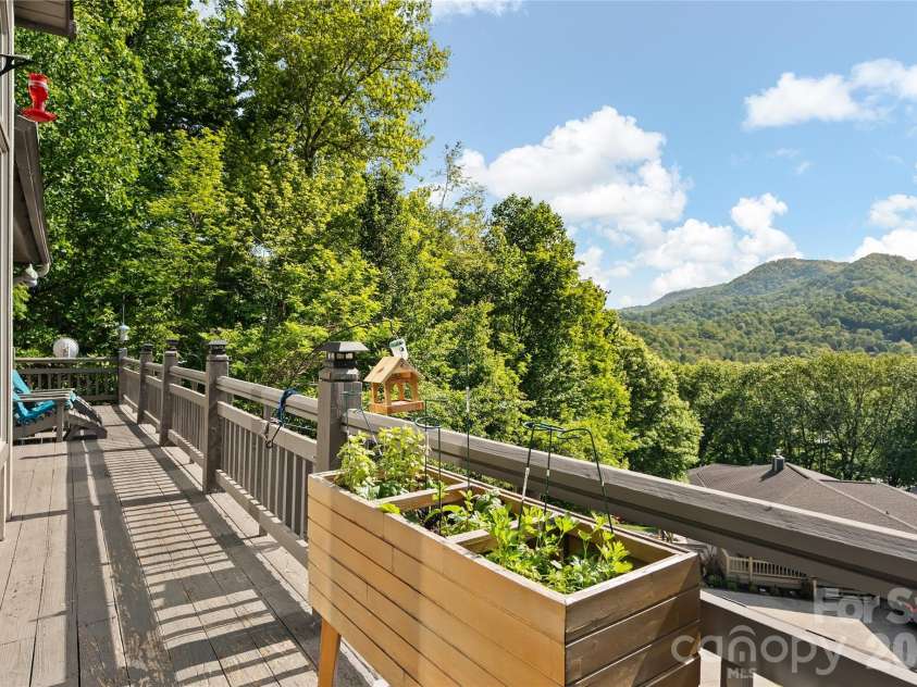 266 Hawks Crest Drive, Waynesville, NC 28786.  MLS# CAR4379016, YatesRealty ID 31401. 