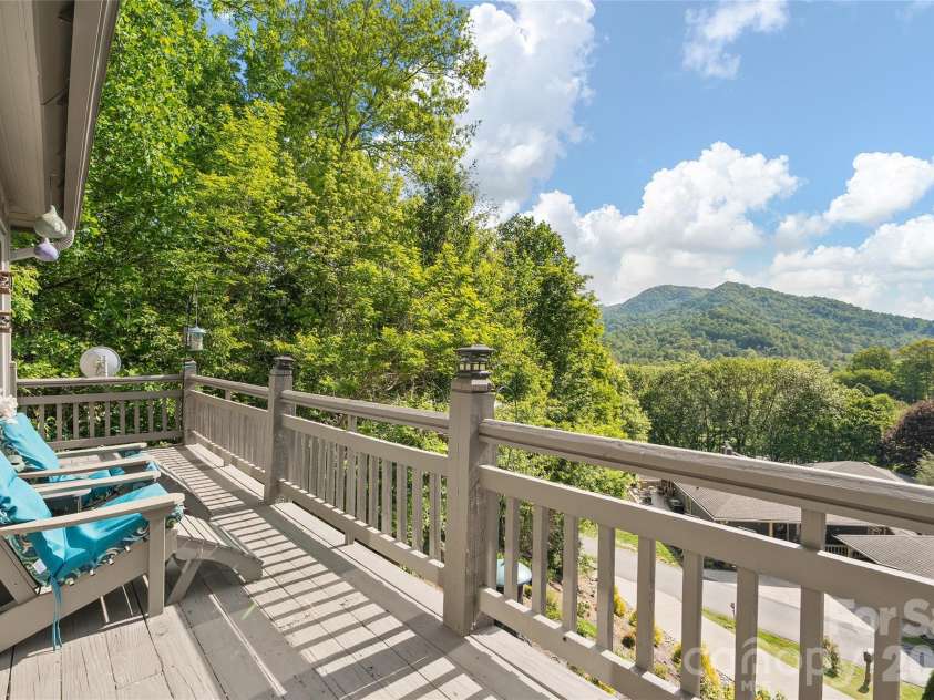 266 Hawks Crest Drive, Waynesville, NC 28786.  MLS# CAR4379016, YatesRealty ID 31401. 