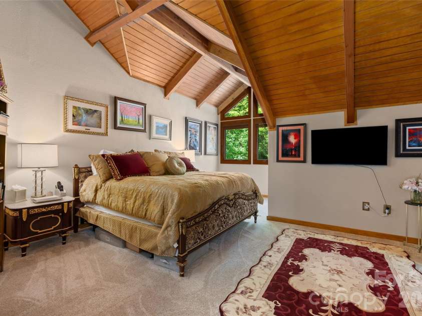 266 Hawks Crest Drive, Waynesville, NC 28786.  MLS# CAR4379016, YatesRealty ID 31401. 
